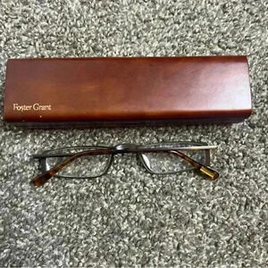 Foster Grant wooden case with glasses